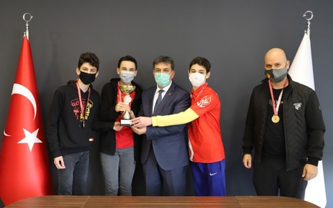 İzmir Kulüplerarası Satranç Turnuvası'nda Şampiyon Göztepe