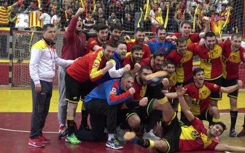 Burası Bülent Özkul Spor Salonu